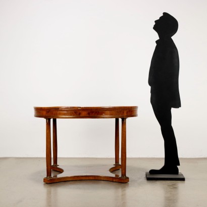 Round table