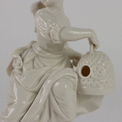Coppia di Statuine in Porcellana Manifat