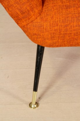 Poltrone anni 50, imbottitura in espanso, rivestimento in tessuto, piedi in metallo, ottone, ottime condizioni, completamente rinnovate