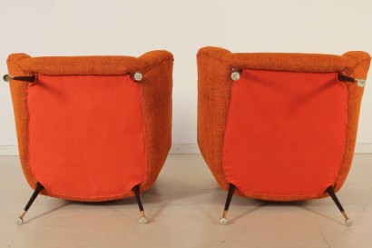 Poltrone anni 50, imbottitura in espanso, rivestimento in tessuto, piedi in metallo, ottone, ottime condizioni, completamente rinnovate