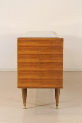 Buffet anni 50, legno impiallacciato, noce, vetro, retro verniciato, particolare in ottone, buone condizioni, segni usura