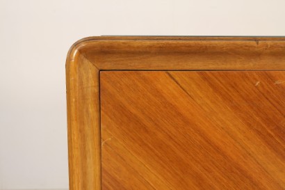 Buffet anni 50, legno impiallacciato, noce, vetro, retro verniciato, particolare in ottone, buone condizioni, segni usura