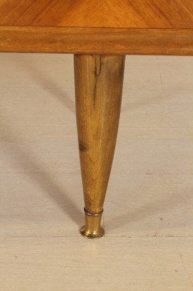 Buffet anni 50, legno impiallacciato, noce, vetro, retro verniciato, particolare in ottone, buone condizioni, segni usura