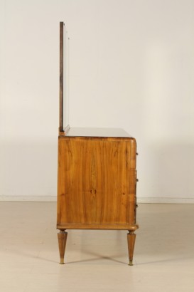 Cassettone anni 30-40, con specchio, legno impiallacciato, noce e radica, vetro retro verniciato, particolari in ottone, buone condizioni