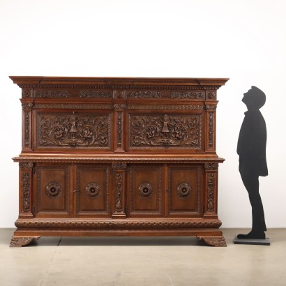 Credenza in stile Neorinascimento