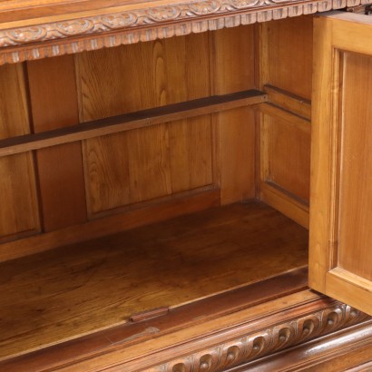 Credenza in stile Neorinascimento