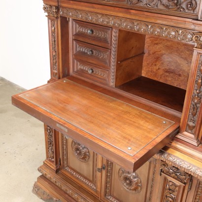 Credenza in stile Neorinascimento