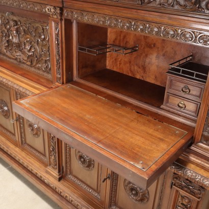 Credenza in stile Neorinascimento