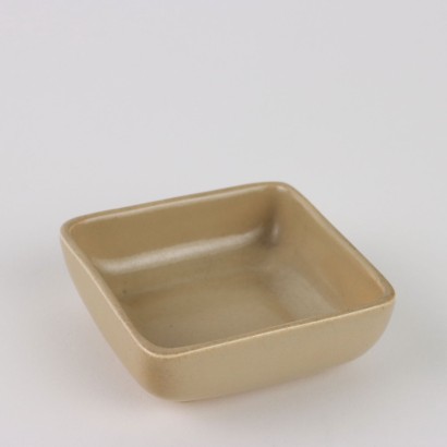 Richard Ginor Bowls and Jars Group