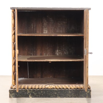 Credenzino con ante dipinte