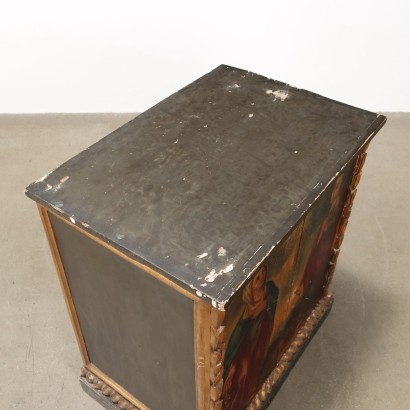 Credenzino con ante dipinte