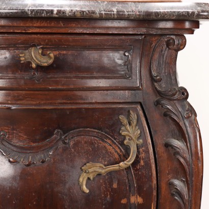 Tables de chevet de style rococo, tables de chevet de style rococo en noyer