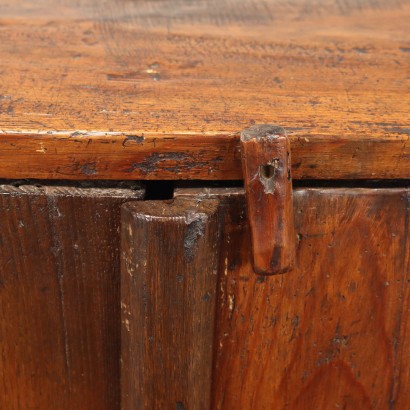 Credenzina,Credenzino in Castagno