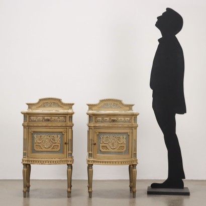 Coppia di comodini in stile neoclassico