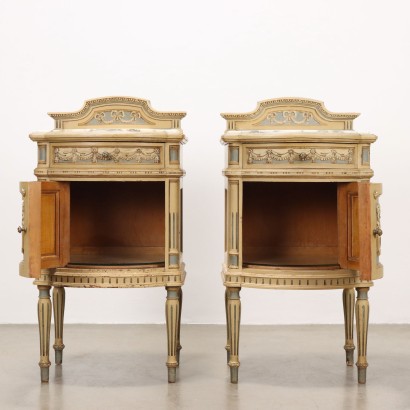 Coppia di comodini in stile neoclassico