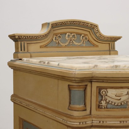 Coppia di comodini in stile neoclassico