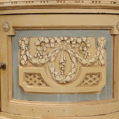 Coppia di comodini in stile neoclassico