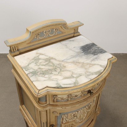 Coppia di comodini in stile neoclassico