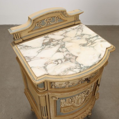 Coppia di comodini in stile neoclassico