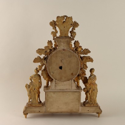 Reloj de madera tallada y dorada