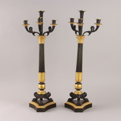 Par de candelabros de bronce