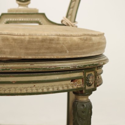 Pair of chairs in neoclassical style