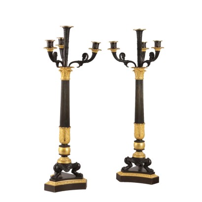 Par de candelabros de bronce