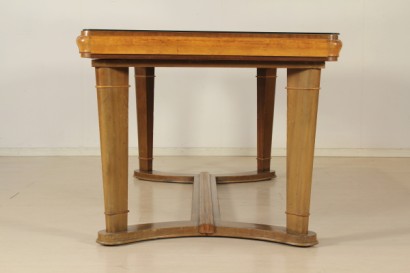 Tavolo anni 30, legno massello, impiallacciato, mogano, impiallacciatura di radica, vetro di protezione, protezione sul piano, rottura, buone condizioni, piccoli segni di usura, parte di arredo completo 