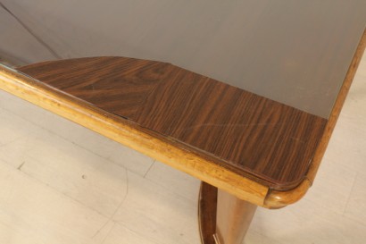 Tavolo anni 30, legno massello, impiallacciato, mogano, impiallacciatura di radica, vetro di protezione, protezione sul piano, rottura, buone condizioni, piccoli segni di usura, parte di arredo completo 