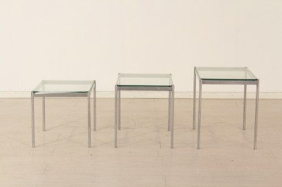 Tavolini anni 70-80,metallo cromato, cristallo, buone condizioni, piccoli segni di usura
