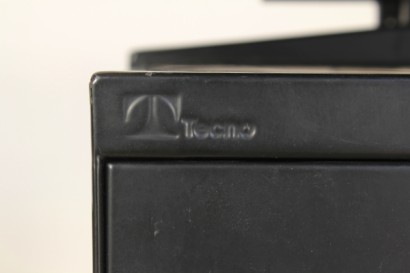 Scrivania ufficio Tecno, legno ricoperto in formica, metallo verniciato, metallo cromato, buone condizioni, piccoli segni di usura