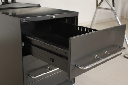 Scrivania ufficio Tecno, legno ricoperto in formica, metallo verniciato, metallo cromato, buone condizioni, piccoli segni di usura