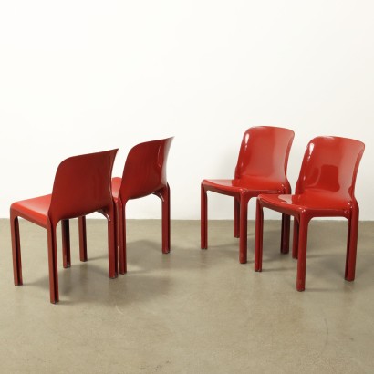 Quattro Sedie rosse 'Selene0apost,Vico Magistretti,Vico Magistretti,Vico Magistretti,Vico Magistretti