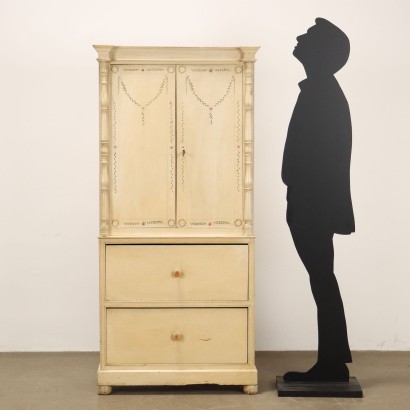 Armoire, buffet en bois laqué et peint