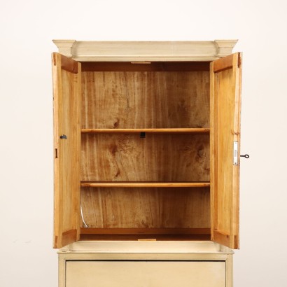Armoire, buffet en bois laqué et peint