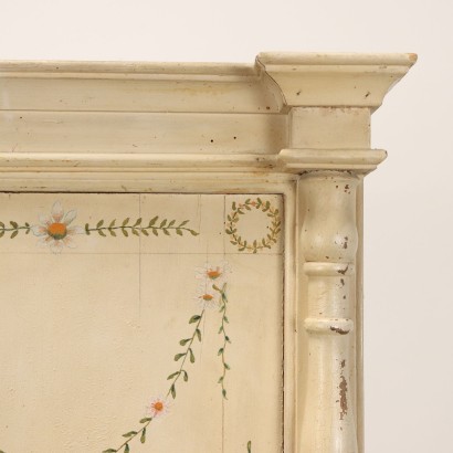 Armoire, buffet en bois laqué et peint