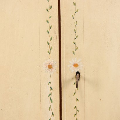 Armoire, buffet en bois laqué et peint