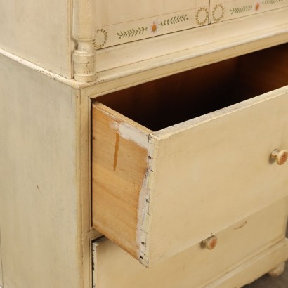 Armoire, buffet en bois laqué et peint