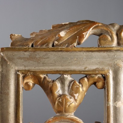 Pupitre en bois sculpté avec dorures et arêtes