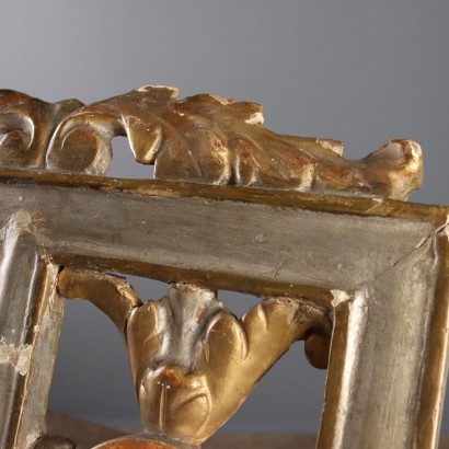 Pupitre en bois sculpté avec dorures et arêtes