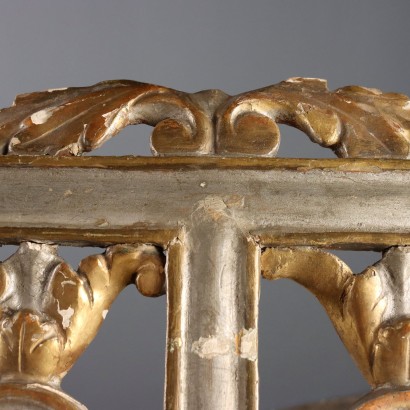Pupitre en bois sculpté avec dorures et arêtes