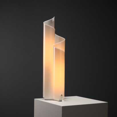 Lampada 'Mezzachimera' di Vico Magistretti per Artemide