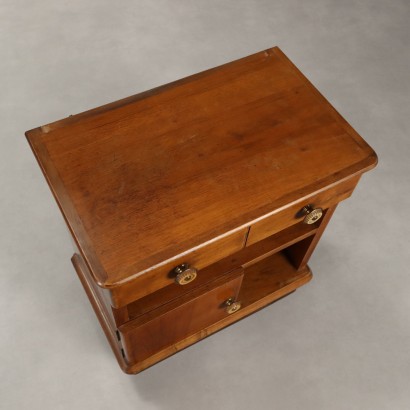 Deux tables de chevet des années 1940 0apostrop