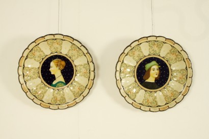 antiquariato, ceramica, Molaroni, Pesaro, 1940-50, coppia di piatti, ceramiche policrome, Raffaello Sanzio, Giovane donna del Pollaiolo