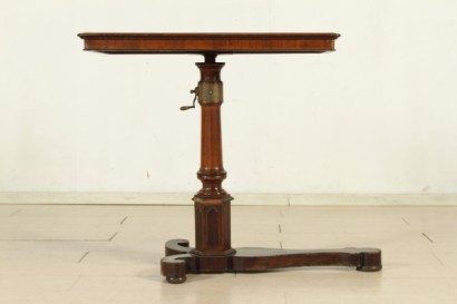 Tavolino da letto, balaustro centrale, basamento mistilineo, piano scorrevole, piano regolabile, piano con riserva