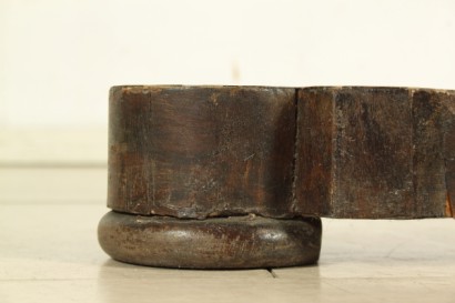 Tavolino da letto, balaustro centrale, basamento mistilineo, piano scorrevole, piano regolabile, piano con riserva