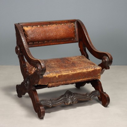 Poltroncina in Stile Neorinascimento