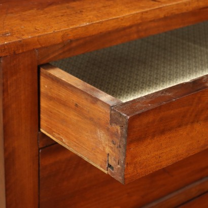 Cómoda Directorio, Cómoda Directorio en nogal