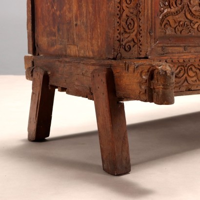 SIDEBOARD, Sideboard in Carved Exotic Wood