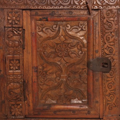 SIDEBOARD, Sideboard in Carved Exotic Wood